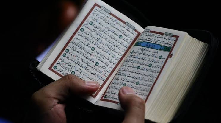 ADA 7 JALAN MENUJU BAHAGIA BERSAMA AL-QUR’AN ADA 7 JALAN MENUJU BAHAGIA BERSAMA AL-QUR’AN