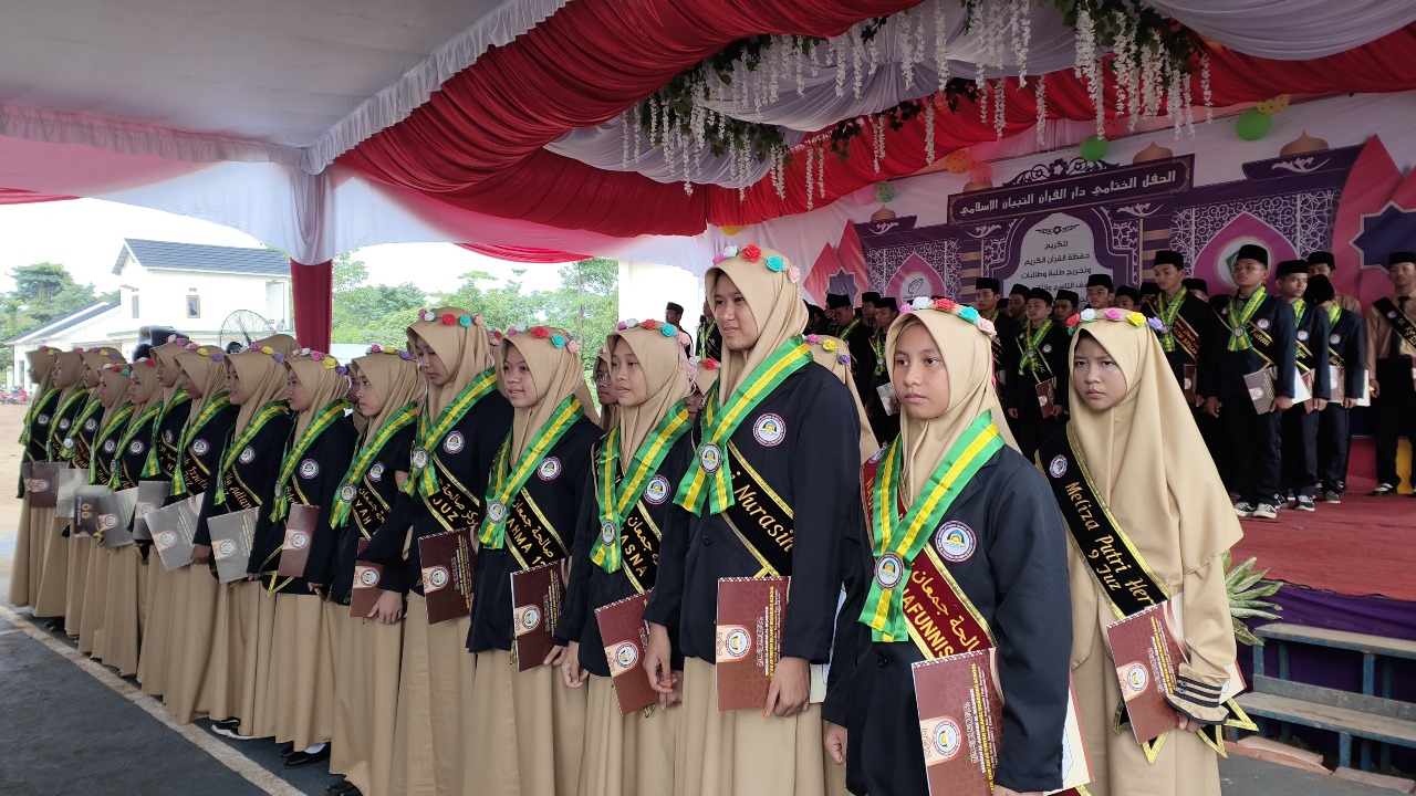 Album Wisuda Qur’an dan Kelas Akhir Tahun Pelajaran 2024-2025